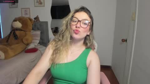 Snapshot of samysweet_8 chatting on 05/19/26, 10:05 Samanta online show from 05/19/26, 10:05