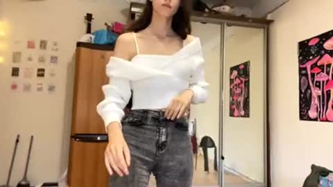 Snapshot of sanatroxell chatting on 06/22/26, 04:37 Shiny online show from 06/22/26, 04:37