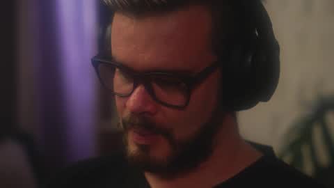 Sanders online show from 02/04/26, 02:06