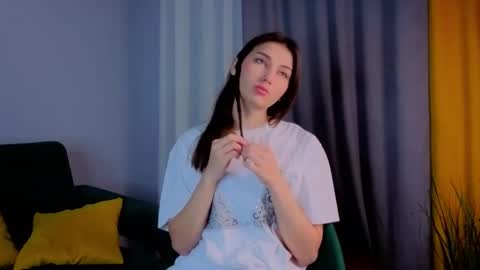 Isabel but you can call me Bella online show from 11/07/25, 01:05