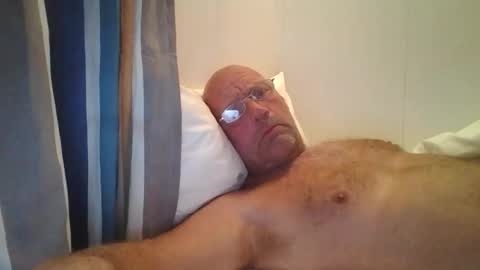 Snapshot of sandnesrune523 chatting on 10/14/25, 04:46 sandnesrune523 online show from 10/14/25, 04:46