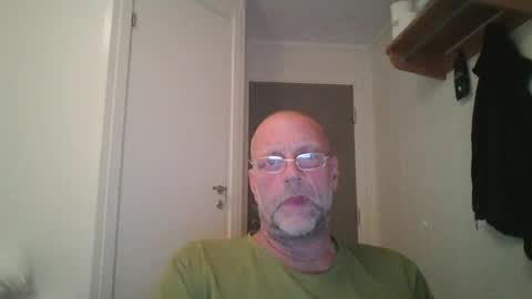 Snapshot of sandnesrune523 chatting on 11/18/25, 06:45 sandnesrune523 online show from 11/18/25, 06:45