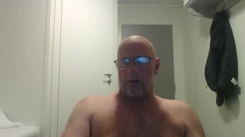 Snapshot of sandnesrune523 chatting on 04/16/26, 04:52 sandnesrune523 online show from 04/16/26, 04:52