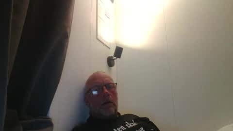 Snapshot of sandnesrune523 chatting on 04/19/26, 08:57 sandnesrune523 online show from 04/19/26, 08:57