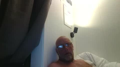 Snapshot of sandnesrune523 chatting on 04/19/26, 06:32 sandnesrune523 online show from 04/19/26, 06:32
