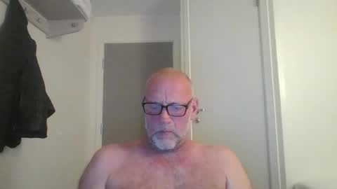 Snapshot of sandnesrune523 chatting on 05/14/26, 03:41 sandnesrune523 online show from 05/14/26, 03:41