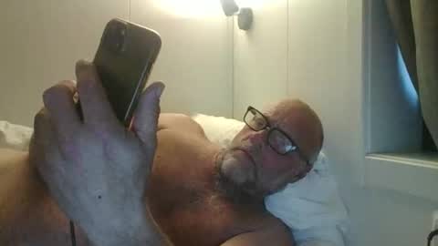 Snapshot of sandnesrune523 chatting on 05/17/26, 06:48 sandnesrune523 online show from 05/17/26, 06:48