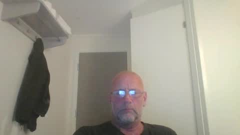 Snapshot of sandnesrune523 chatting on 06/15/26, 05:37 sandnesrune523 online show from 06/15/26, 05:37