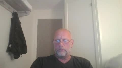 Snapshot of sandnesrune523 chatting on 06/17/26, 05:58 sandnesrune523 online show from 06/17/26, 05:58