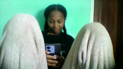 sandra1253099 online show from 05/05/26, 07:22