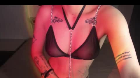 sandraa_a online show from 10/01/25, 03:07