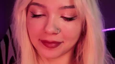 Snapshot of sandraboyl chatting on 11/21/25, 09:19 Sandy online show from 11/21/25, 09:19