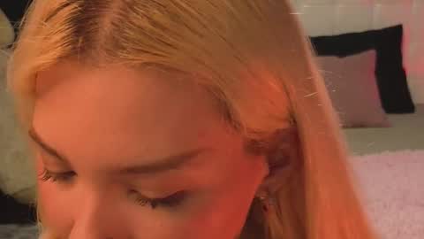 Snapshot of sandraboyl chatting on 11/28/25, 02:14 Sandy online show from 11/28/25, 02:14