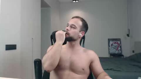 Snapshot of sandro_best chatting on 05/11/26, 02:45 DeAlex online show from 05/11/26, 02:45