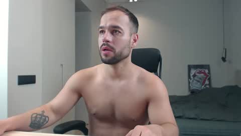 Snapshot of sandro_best chatting on 05/30/26, 10:12 DeAlex online show from 05/30/26, 10:12