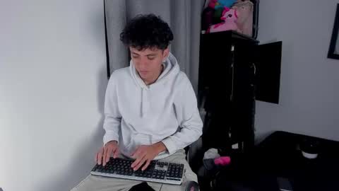 sandy_straw online show from 03/29/26, 02:22