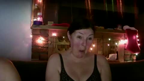 Snapshot of sanroom chatting on 12/18/24, 03:55 sanroom online show from 12/18/24, 03:55