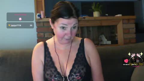 Snapshot of sanroom chatting on 02/06/25, 03:41 sanroom online show from 02/06/25, 03:41