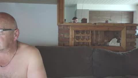 Snapshot of sanroom chatting on 10/10/25, 03:11 sanroom online show from 10/10/25, 03:11