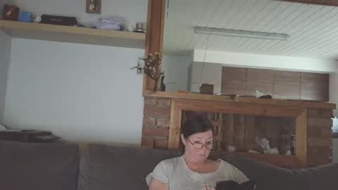 Snapshot of sanroom chatting on 10/31/25, 03:24 sanroom online show from 10/31/25, 03:24