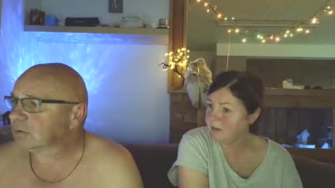 Snapshot of sanroom chatting on 11/13/25, 03:22 sanroom online show from 11/13/25, 03:22