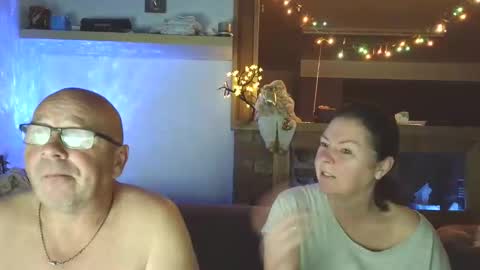 Snapshot of sanroom chatting on 11/14/25, 03:44 sanroom online show from 11/14/25, 03:44