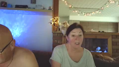 Snapshot of sanroom chatting on 11/15/25, 01:40 sanroom online show from 11/15/25, 01:40