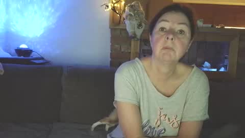 Snapshot of sanroom chatting on 11/18/25, 03:49 sanroom online show from 11/18/25, 03:49