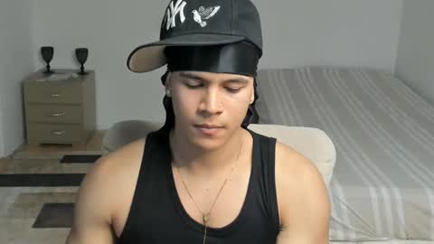 Snapshot of sant_wahlberg chatting on 05/12/26, 10:40 Sant online show from 05/12/26, 10:40