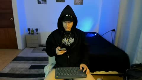 Snapshot of sant_wahlberg chatting on 06/30/26, 10:44 Sant online show from 06/30/26, 10:44
