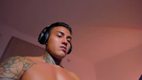 Snapshot of santi__ferrer chatting on 05/22/26, 02:19 Santi Ferrer online show from 05/22/26, 02:19