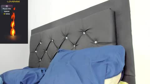 Snapshot of santi_brown1 chatting on 11/15/25, 06:26 Santibrown online show from 11/15/25, 06:26