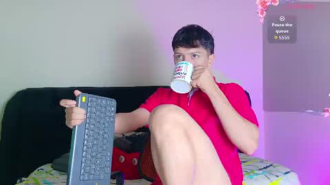 Snapshot of santi_ll chatting on 07/10/26, 02:41 santi online show from 07/10/26, 02:41