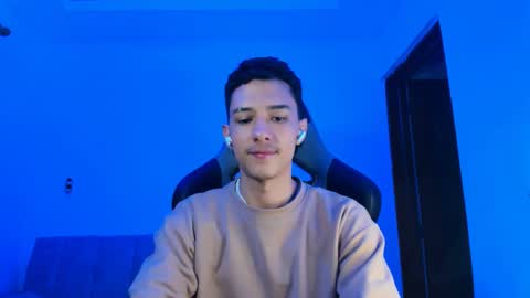 santi_twink19 online show from 02/07/25, 08:44
