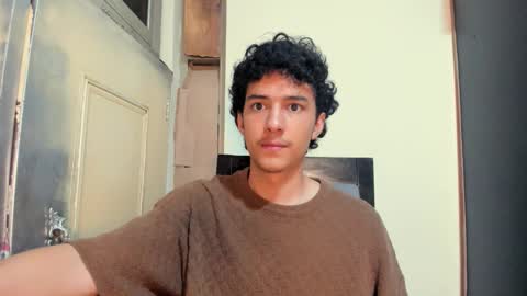 santi_twink19 online show from 11/13/25, 08:24