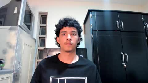 santi_twink19 online show from 02/03/26, 06:22