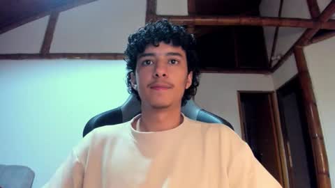 santi_twink19 online show from 03/02/26, 05:08