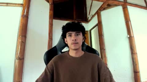 santi_twink19 online show from 04/17/26, 07:28