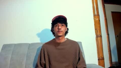 santi_twink19 online show from 04/18/26, 09:02