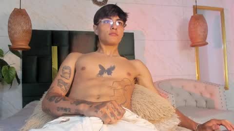 Snapshot of santiago_cortezz chatting on 04/14/26, 03:18 Santiago online show from 04/14/26, 03:18