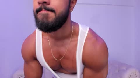 santiago_huntt online show from 10/13/25, 08:20