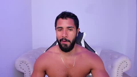 santiago_huntt online show from 10/17/25, 10:45