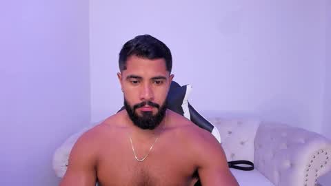 santiago_huntt online show from 12/03/25, 12:36