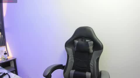 santiago_russo18 online show from 02/22/26, 08:07