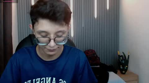 santiago_russo18 online show from 04/19/26, 10:34