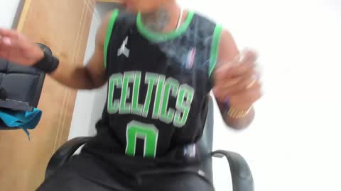 Snapshot of santiagogtx chatting on 01/24/25, 07:49 Santiago online show from 01/24/25, 07:49