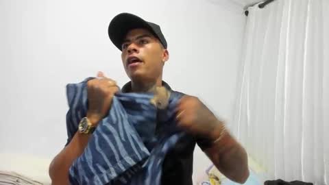 Snapshot of santiagogtx chatting on 11/01/25, 12:45 Santiago online show from 11/01/25, 12:45