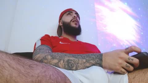 Santiago Hincapiie online show from 04/15/26, 01:34