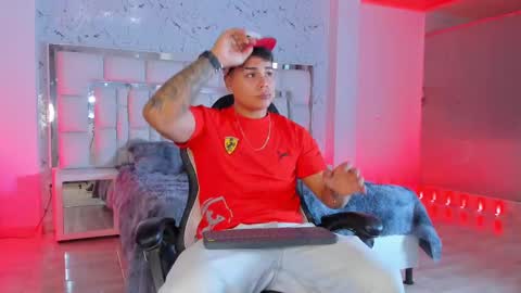 Santi Reyes online show from 09/19/25, 04:03