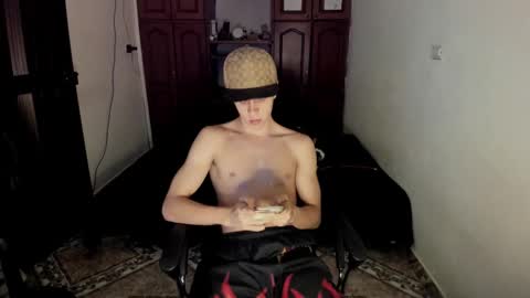 Snapshot of santiceballo chatting on 03/05/25, 01:21 Julius Novachrono online show from 03/05/25, 01:21